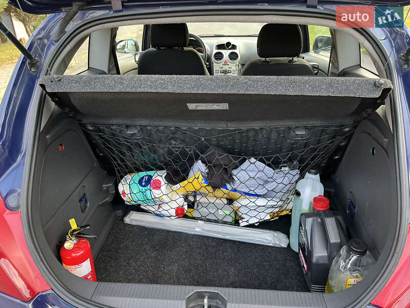 Хетчбек Opel Corsa 2009 в Шептицькому