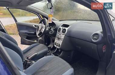 Хэтчбек Opel Corsa 2010 в 