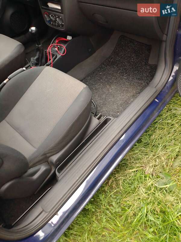 Хетчбек Opel Corsa 2005 в Києві фото 6 Хетчбек Opel Corsa 2005 в Києві