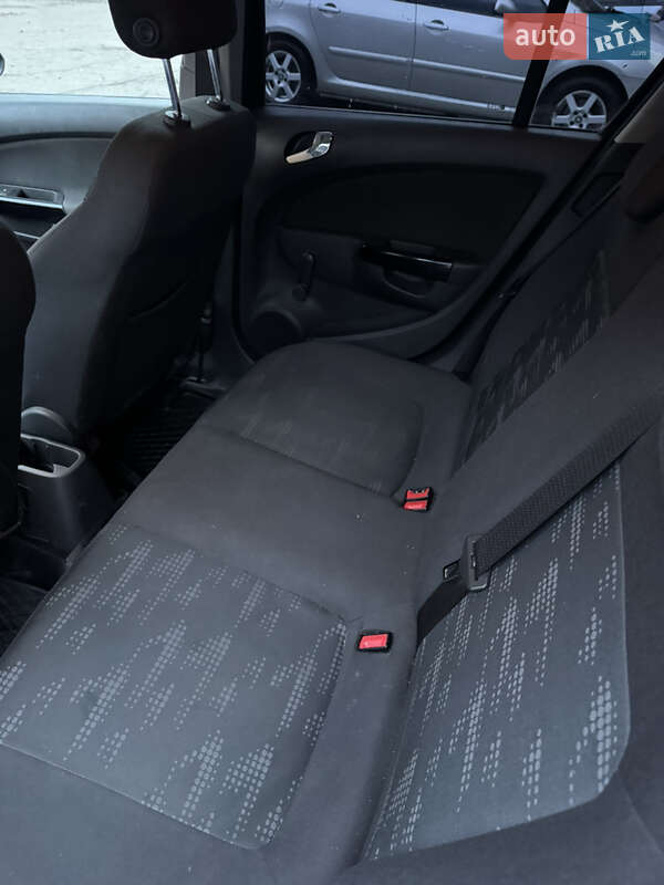 Хетчбек Opel Corsa 2012 в Львові