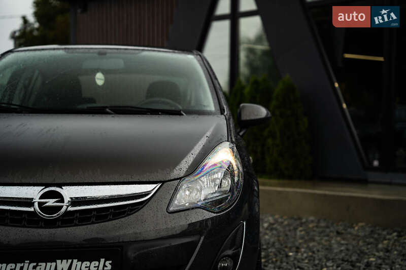 Хетчбек Opel Corsa 2013 в Чернівцях