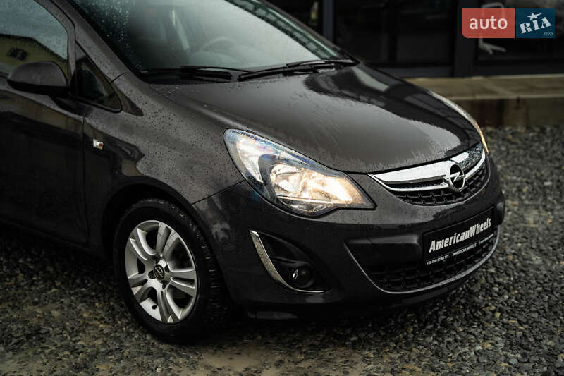 Хетчбек Opel Corsa 2013 в Чернівцях