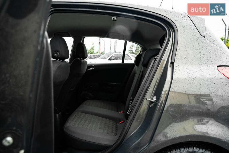 Хетчбек Opel Corsa 2013 в Чернівцях