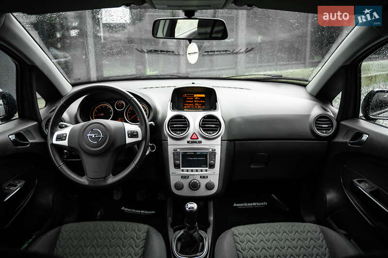 Хетчбек Opel Corsa 2013 в Чернівцях