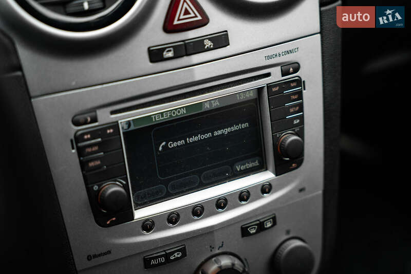 Хетчбек Opel Corsa 2013 в Чернівцях