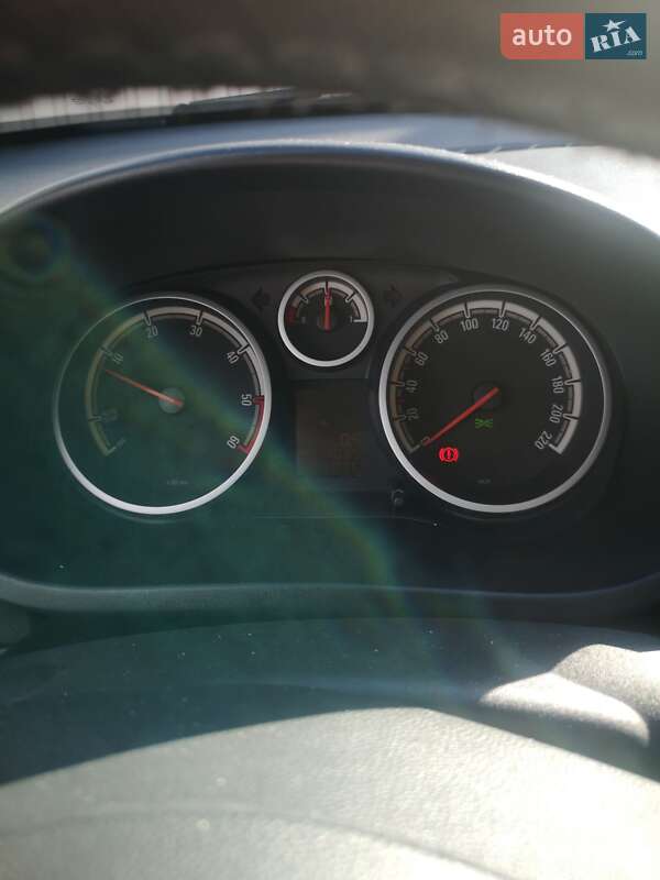 Хэтчбек Opel Corsa 2011 в Ровно