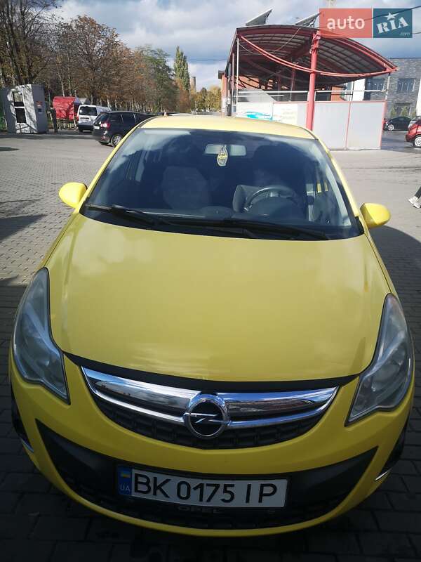 Хэтчбек Opel Corsa 2011 в Ровно