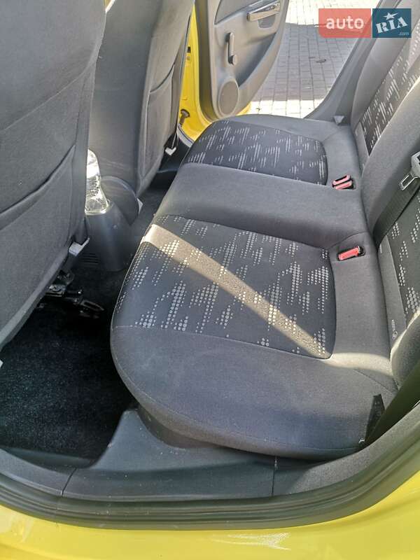 Хэтчбек Opel Corsa 2011 в Ровно