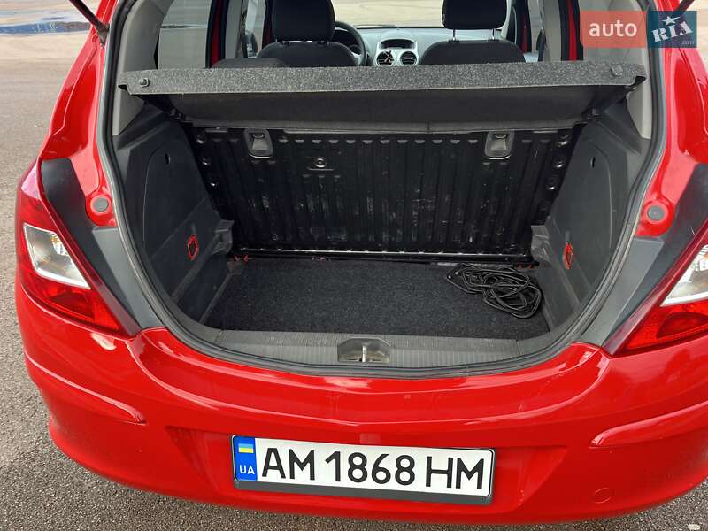 Хэтчбек Opel Corsa 2012 в Житомире