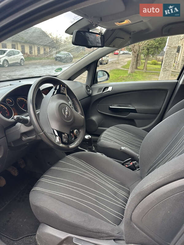 Хэтчбек Opel Corsa 2010 в Львове