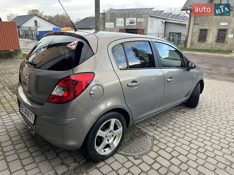 Хэтчбек Opel Corsa 2010 в Львове