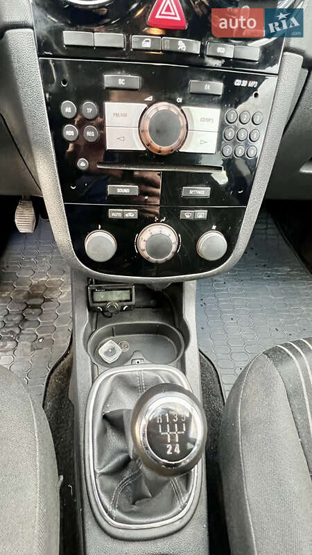 Хетчбек Opel Corsa 2011 в Стрию