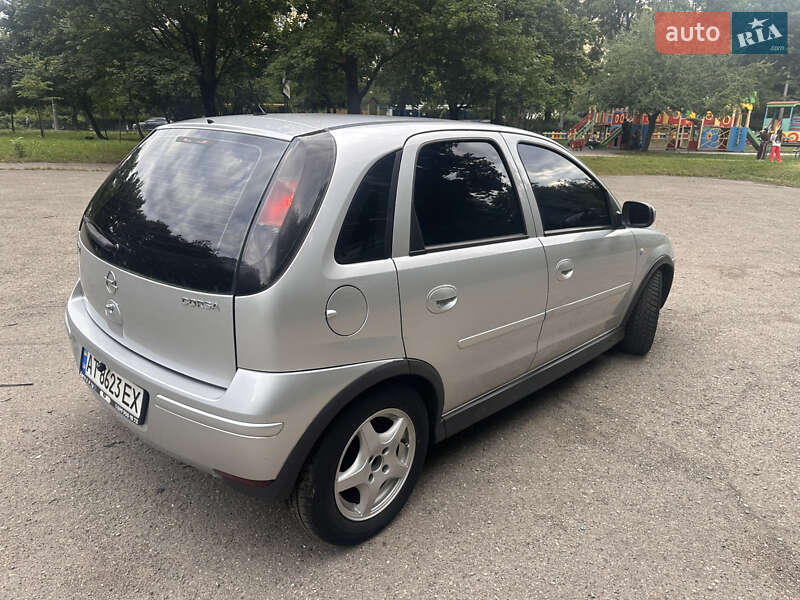 Хэтчбек Opel Corsa 2005 в Ивано-Франковске