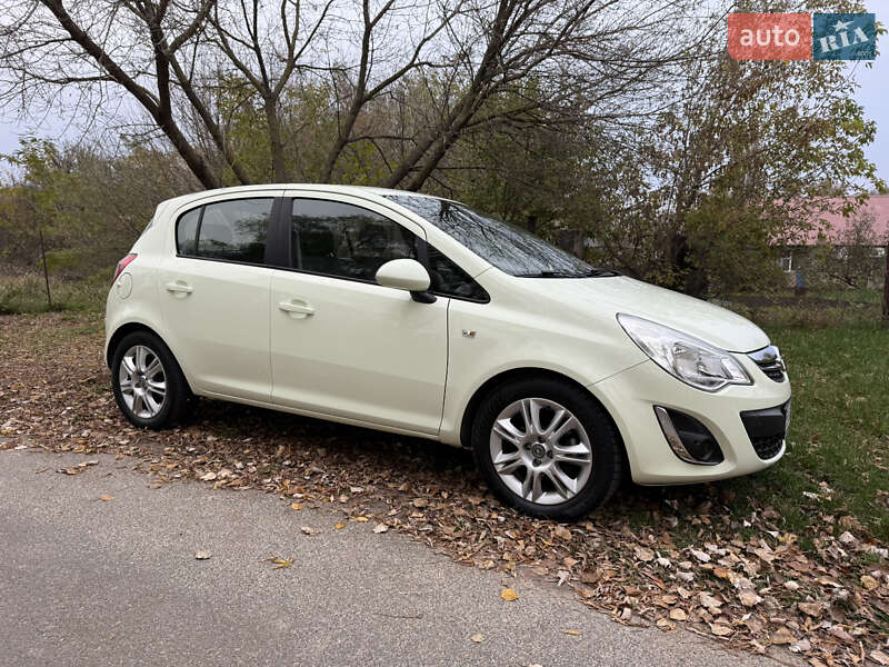 Хетчбек Opel Corsa 2012 в Києві