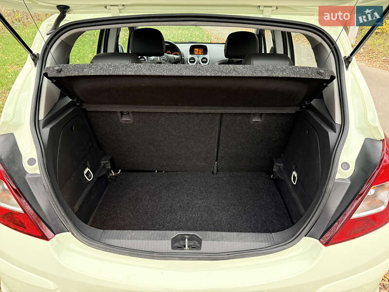 Хетчбек Opel Corsa 2012 в Києві