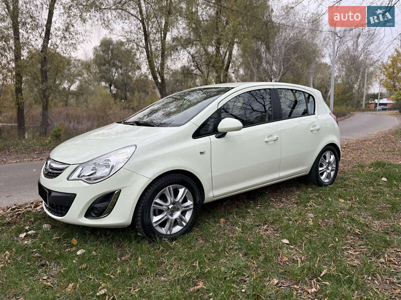 Хетчбек Opel Corsa 2012 в Києві