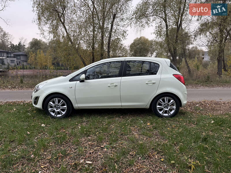 Хетчбек Opel Corsa 2012 в Києві