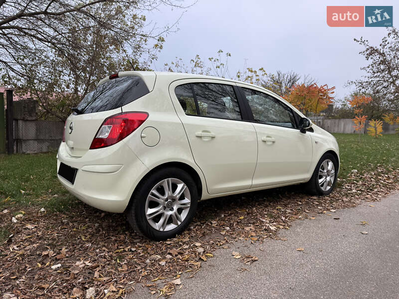 Хетчбек Opel Corsa 2012 в Києві