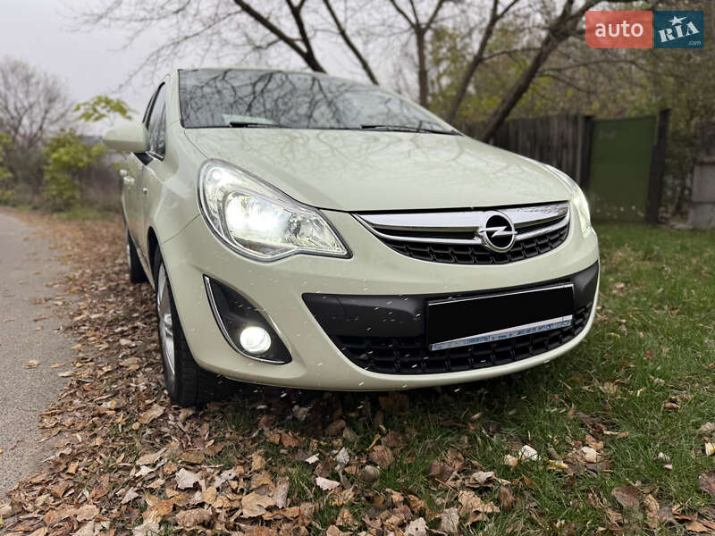 Хетчбек Opel Corsa 2012 в Києві