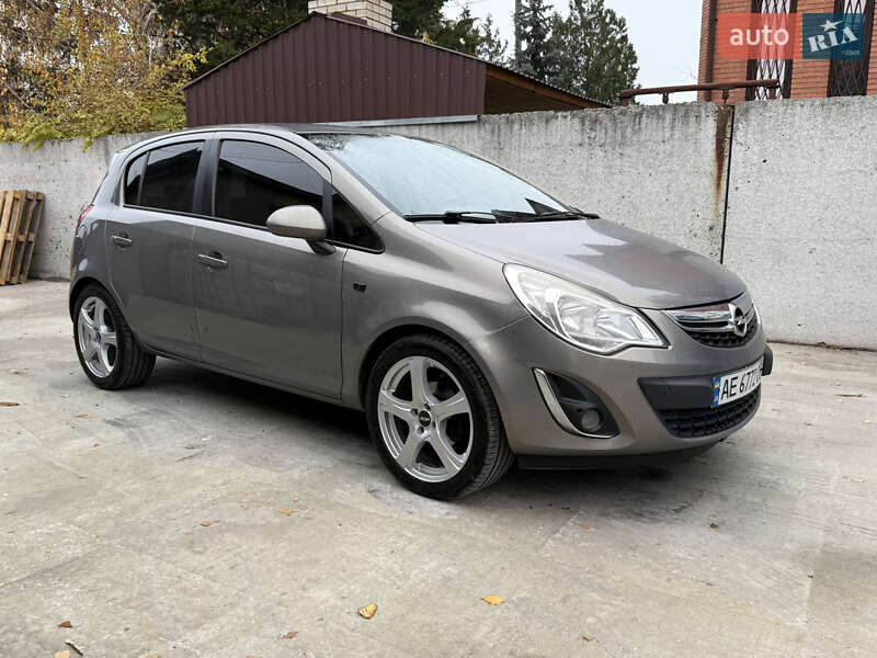 Хэтчбек Opel Corsa 2013 в Днепре