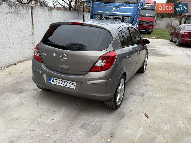 Хэтчбек Opel Corsa 2013 в Днепре