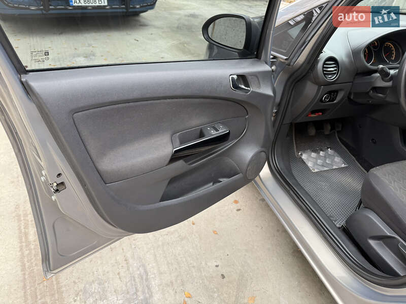 Хэтчбек Opel Corsa 2013 в Днепре