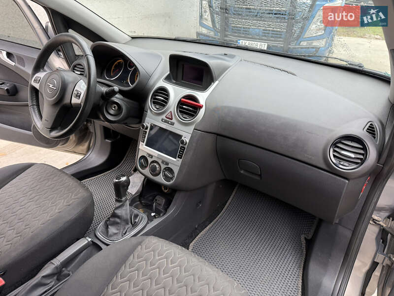 Хэтчбек Opel Corsa 2013 в Днепре