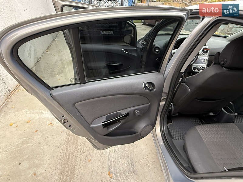 Хэтчбек Opel Corsa 2013 в Днепре