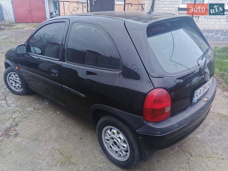 Хэтчбек Opel Corsa 1999 в Корсуне-Шевченковском