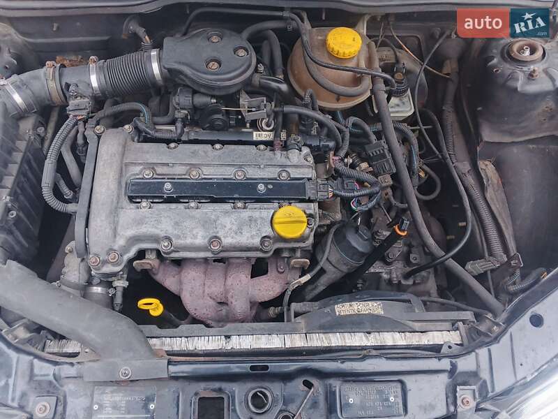 Хэтчбек Opel Corsa 1999 в Корсуне-Шевченковском