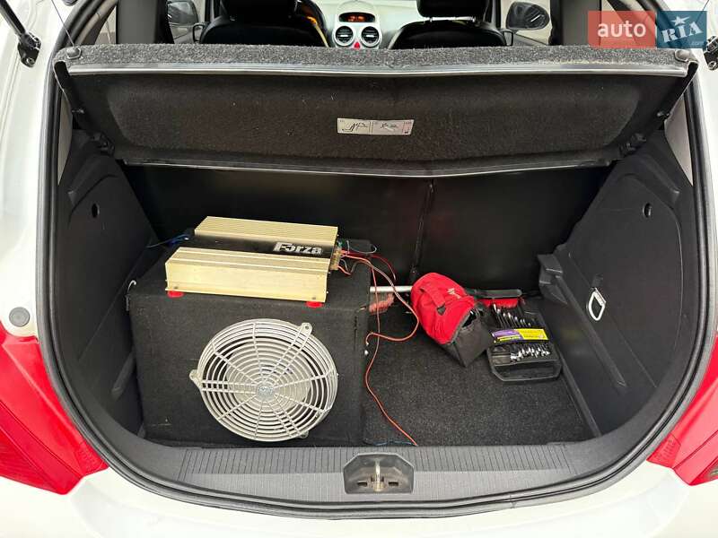 Хэтчбек Opel Corsa 2010 в Николаеве