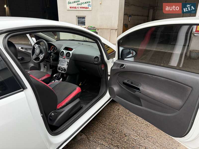 Хэтчбек Opel Corsa 2010 в Николаеве