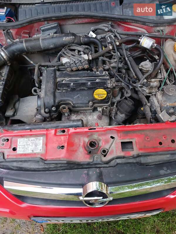 Хэтчбек Opel Corsa 2005 в Монастыриске