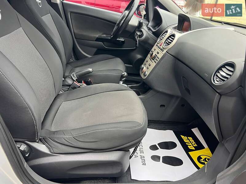 Хетчбек Opel Corsa 2008 в Івано-Франківську