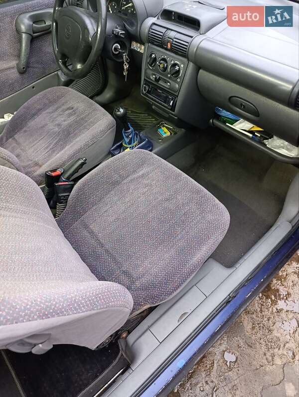 Хэтчбек Opel Corsa 1996 в Днепре