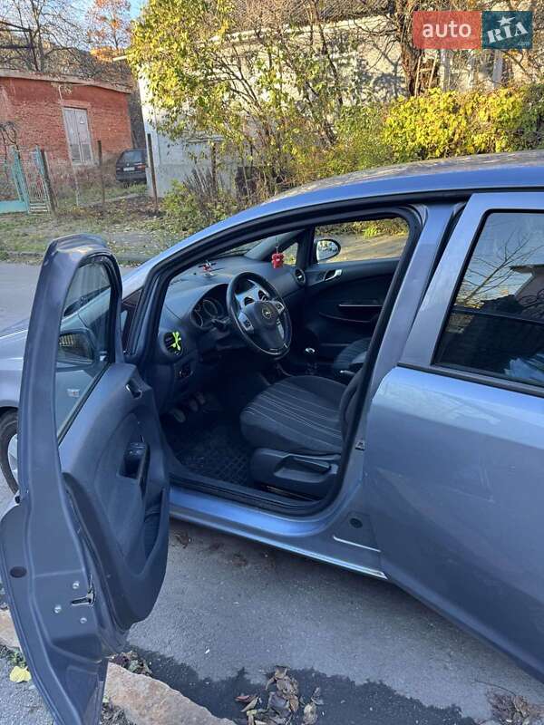Хэтчбек Opel Corsa 2010 в Ровно