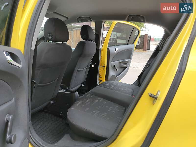 Хетчбек Opel Corsa 2013 в Борисполі