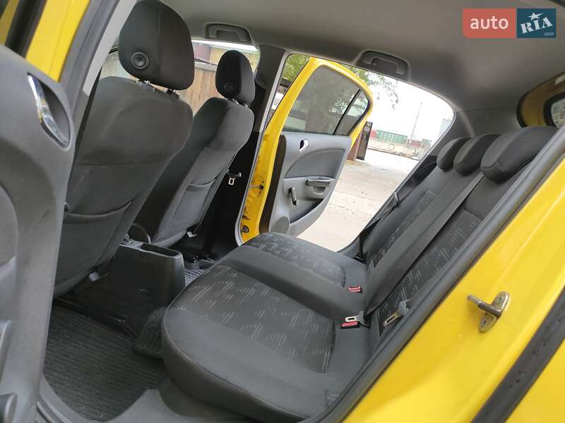 Хетчбек Opel Corsa 2013 в Борисполі