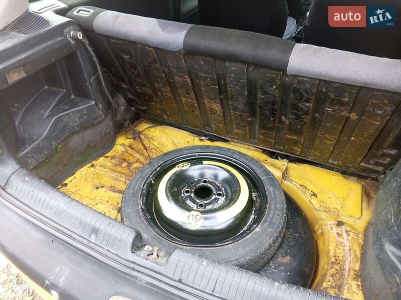 Хэтчбек Opel Corsa 2000 в Змиеве