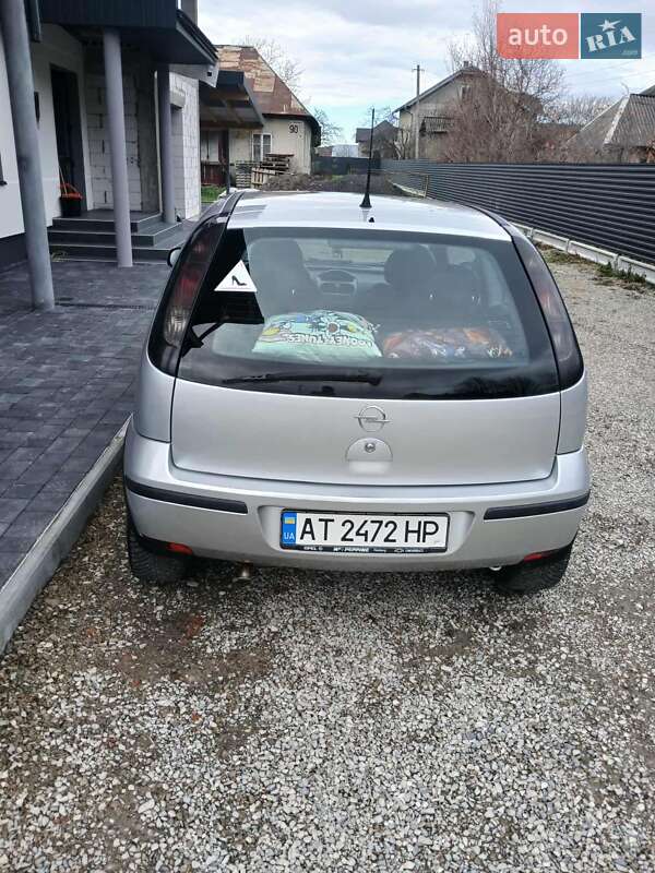 Хэтчбек Opel Corsa 2004 в Богородчанах