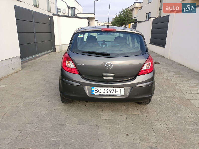 Хэтчбек Opel Corsa 2011 в Городке