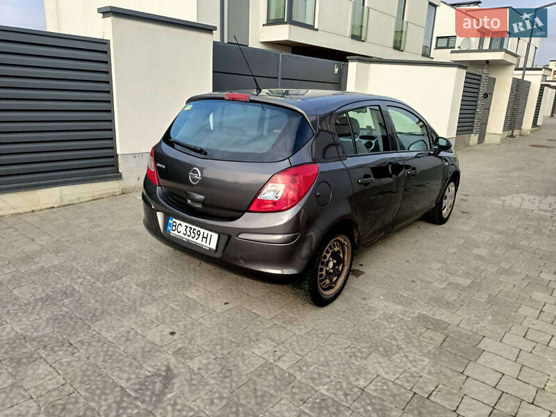 Хэтчбек Opel Corsa 2011 в Городке