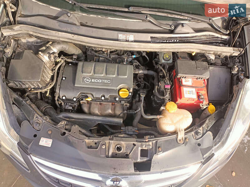 Хэтчбек Opel Corsa 2011 в Городке