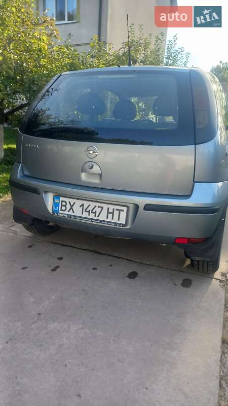 Хэтчбек Opel Corsa 2004 в Ямполе