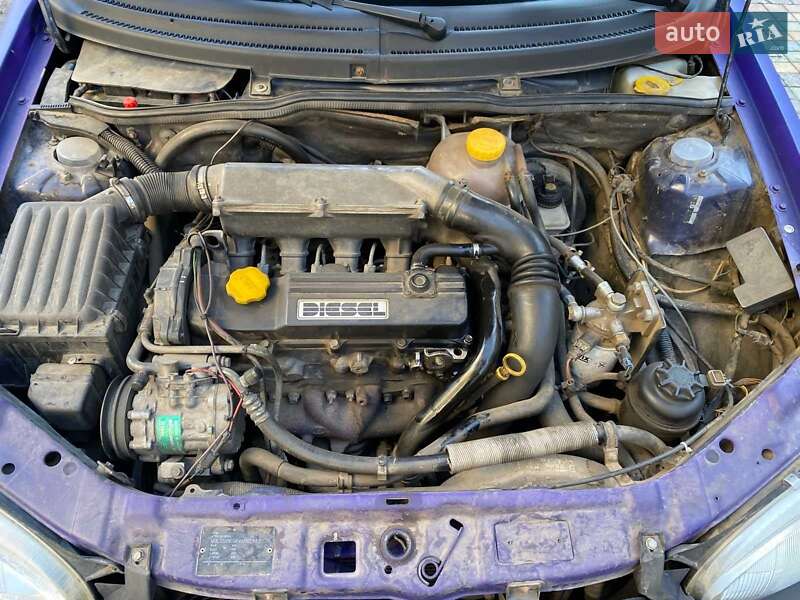 Хетчбек Opel Corsa 1999 в Первомайську