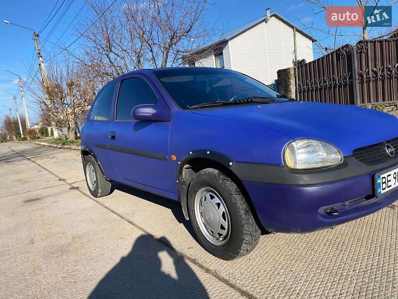 Хетчбек Opel Corsa 1999 в Первомайську