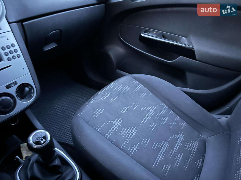 Хетчбек Opel Corsa 2012 в Вінниці