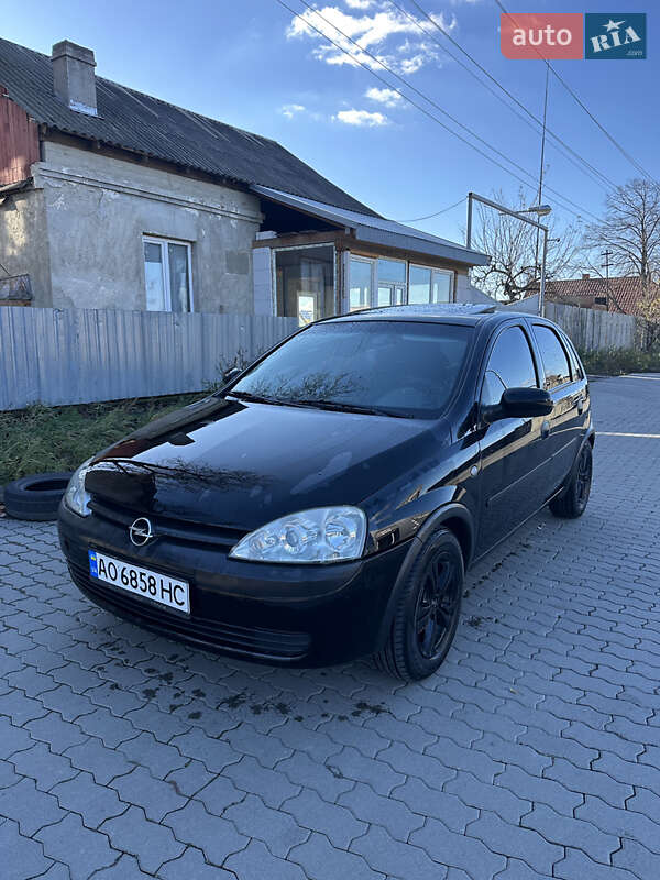 Хэтчбек Opel Corsa 2001 в Ужгороде