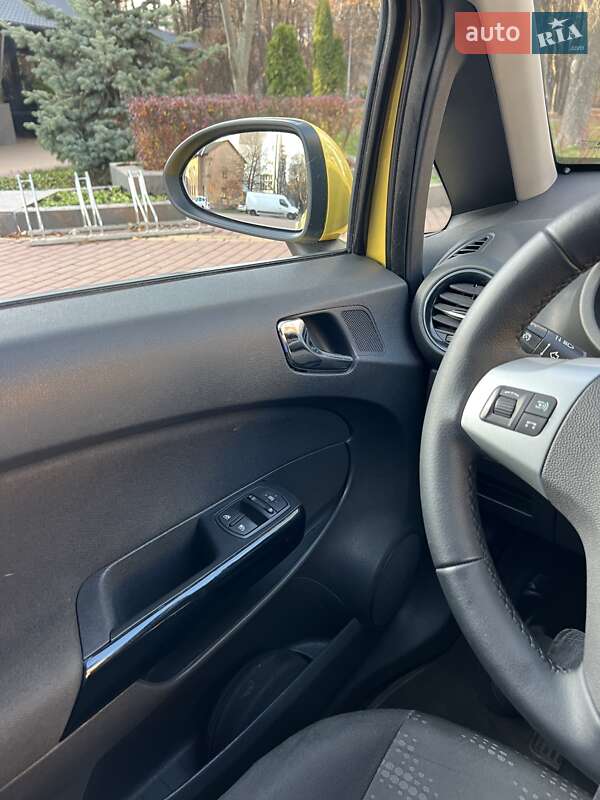 Хэтчбек Opel Corsa 2011 в Киеве