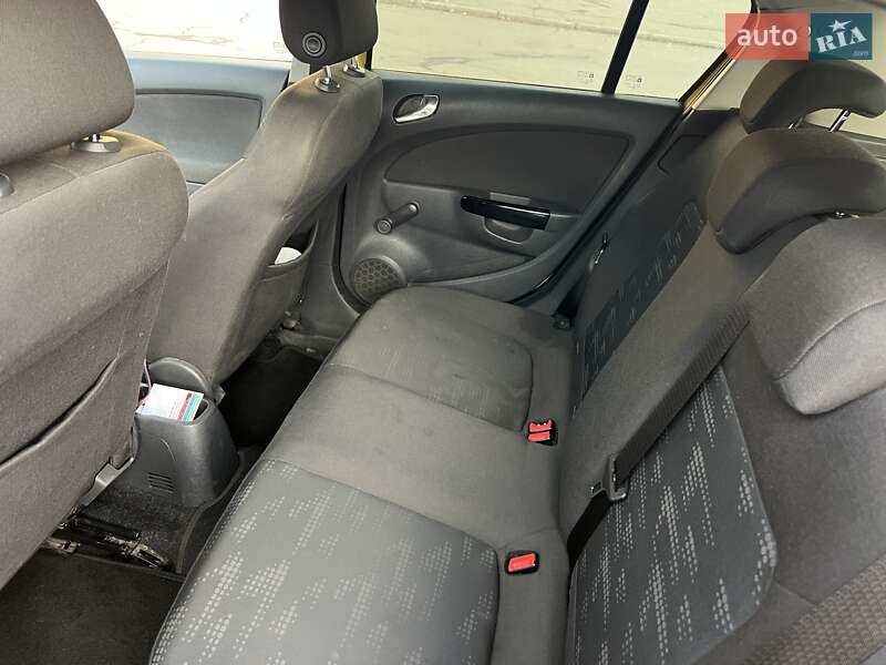 Хэтчбек Opel Corsa 2011 в Киеве